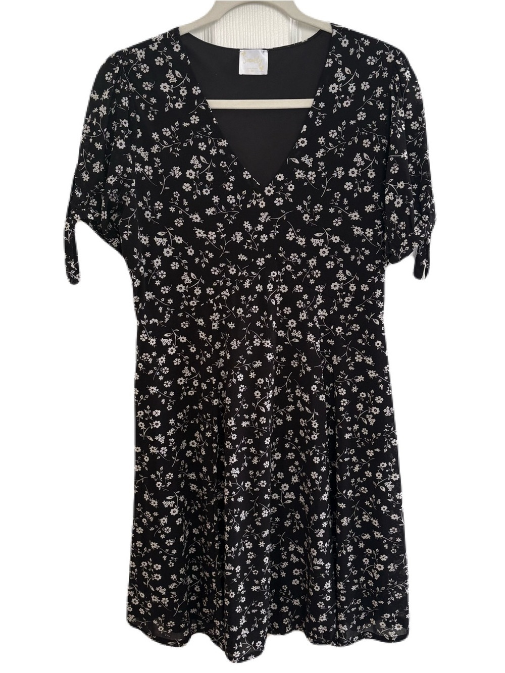 Siren Lily Black Floral V-Neck Midi Dress